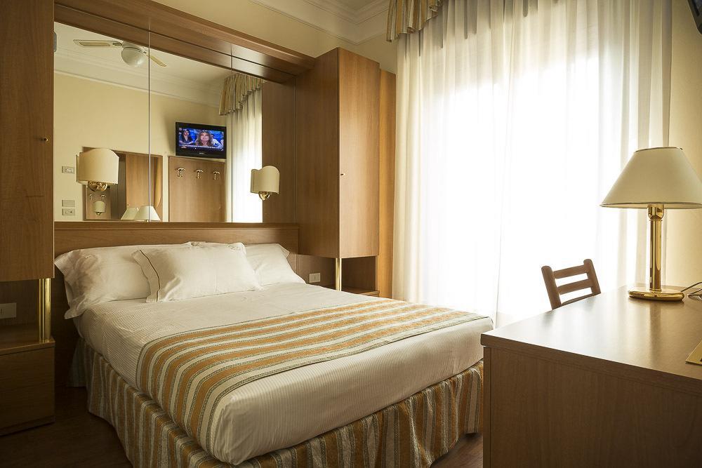 Hotel Imperia Lido di Jesolo Kültér fotó